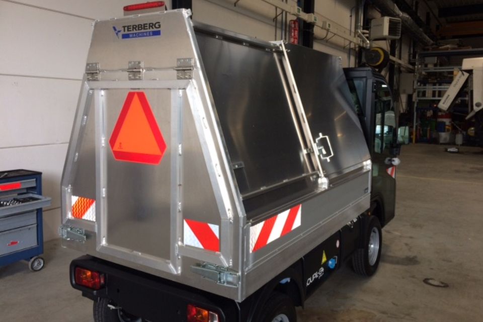 Goupil G4 elektrische bedrijfswagen met veegvuilopbouw voor PrioVerve, gemeente Roermond